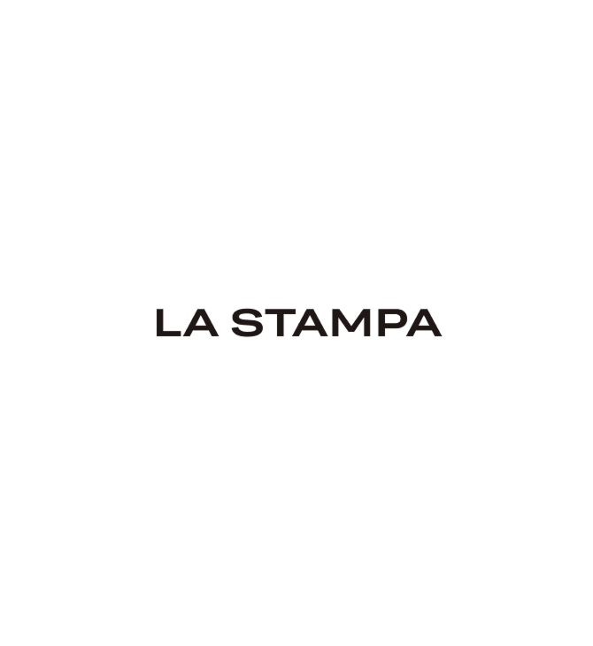 Titolo del quotidiano La Stampa su sfondo bianco